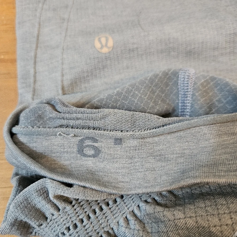 Lululemon Seamless Ebb To Street Crop Capri  Leggings Gray Size 6 Yoga Active